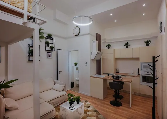 Greenlight Gallery By Nw Apartman